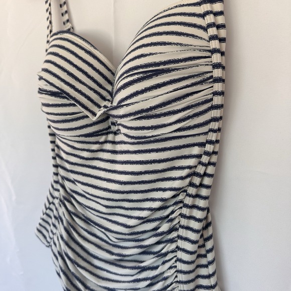 Niptuck One Piece Swim Suit Size 16 Slimming Tummy Control Multi Fit Cup Bra - Picture 8 of 11